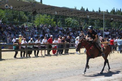 rahvan-at-yarislari-heyecaninda-sira-golcuk-kosusunda