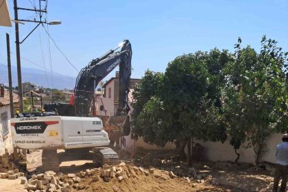 sultanhisarda-yol-yenileme-calismalari-devam-ediyor