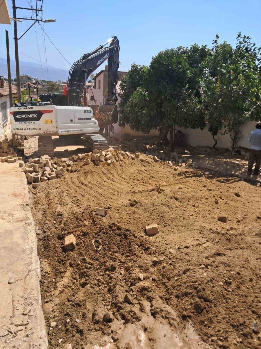 sultanhisarda-yol-yenileme-calismalari-devam-ediyor