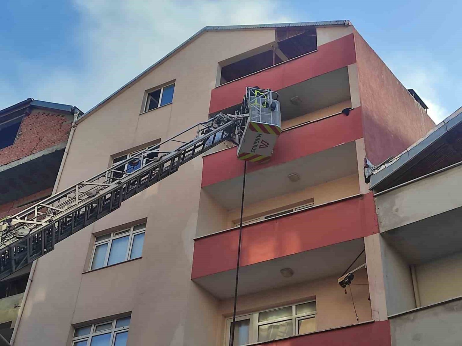 turkelide-apartman-dairesinde-yangin