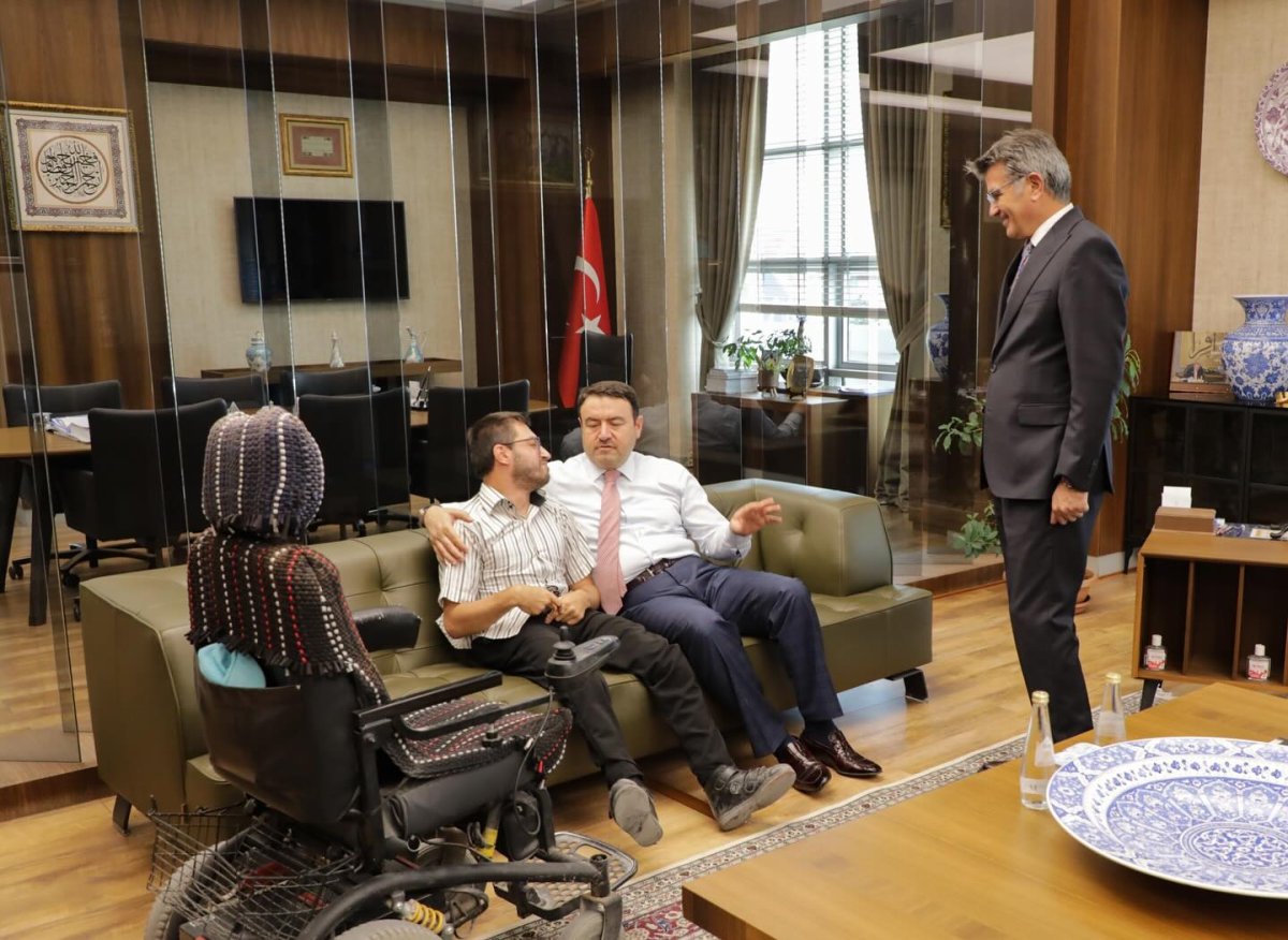 vali-musa-isin-engelli-vatandasi-makaminda-kabul-etti