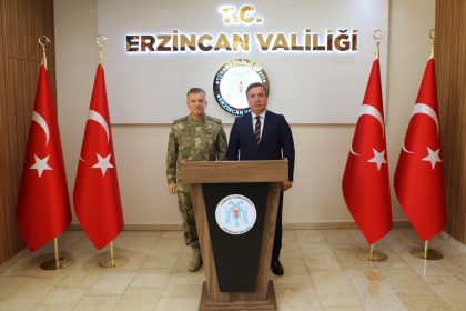 3uncu-ordu-komutani-erzincanda-goreve-basladi