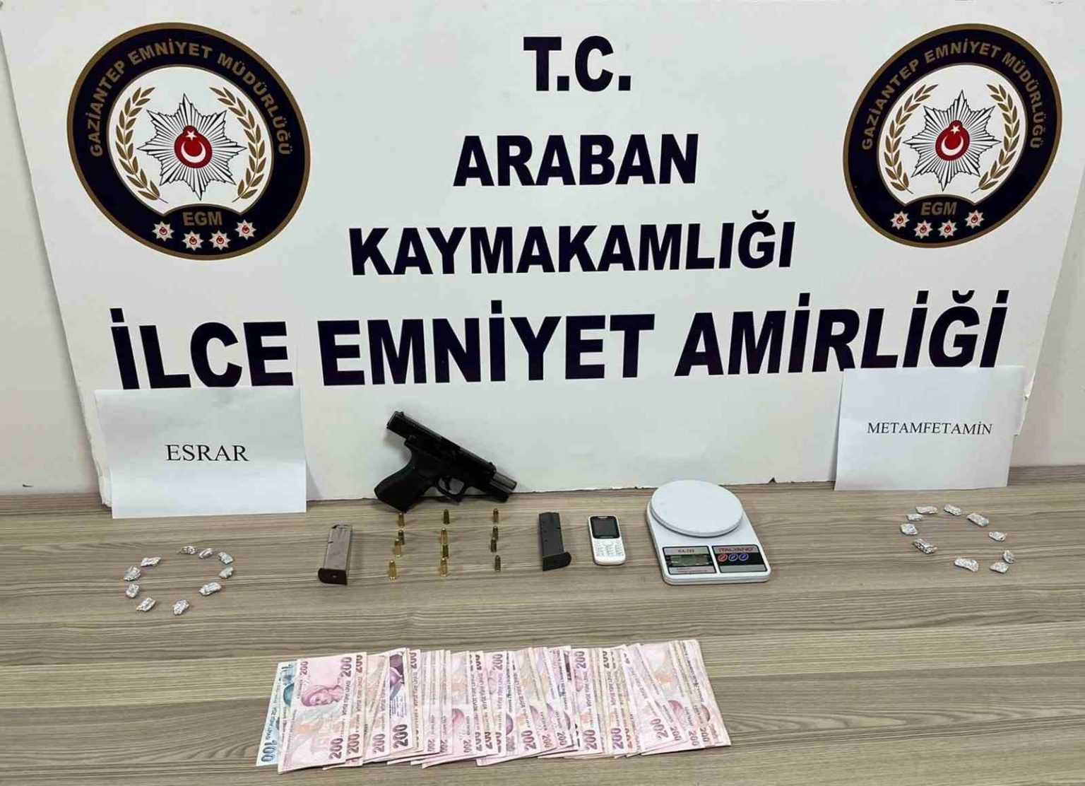 arabanda-uyusturucu-operasyonu-1-gozalti