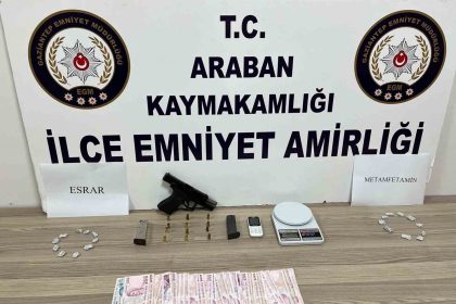 arabanda-uyusturucu-operasyonu-1-gozalti
