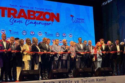 bakan-uraloglu-trabzonda-yillik-10-milyon-yolcu-kapasiteli-yeni-bir-havalimani-insa-edecegiz