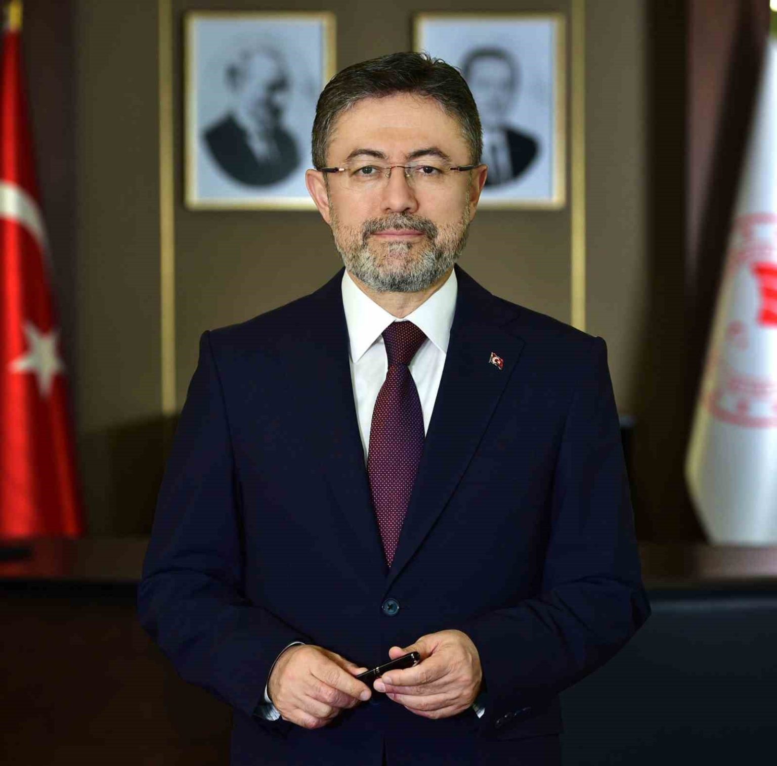 bakan-yumakli-ucagimiz-havaalanina-donerken-acil-inis-yapmistir