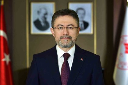 bakan-yumakli-ucagimiz-havaalanina-donerken-acil-inis-yapmistir