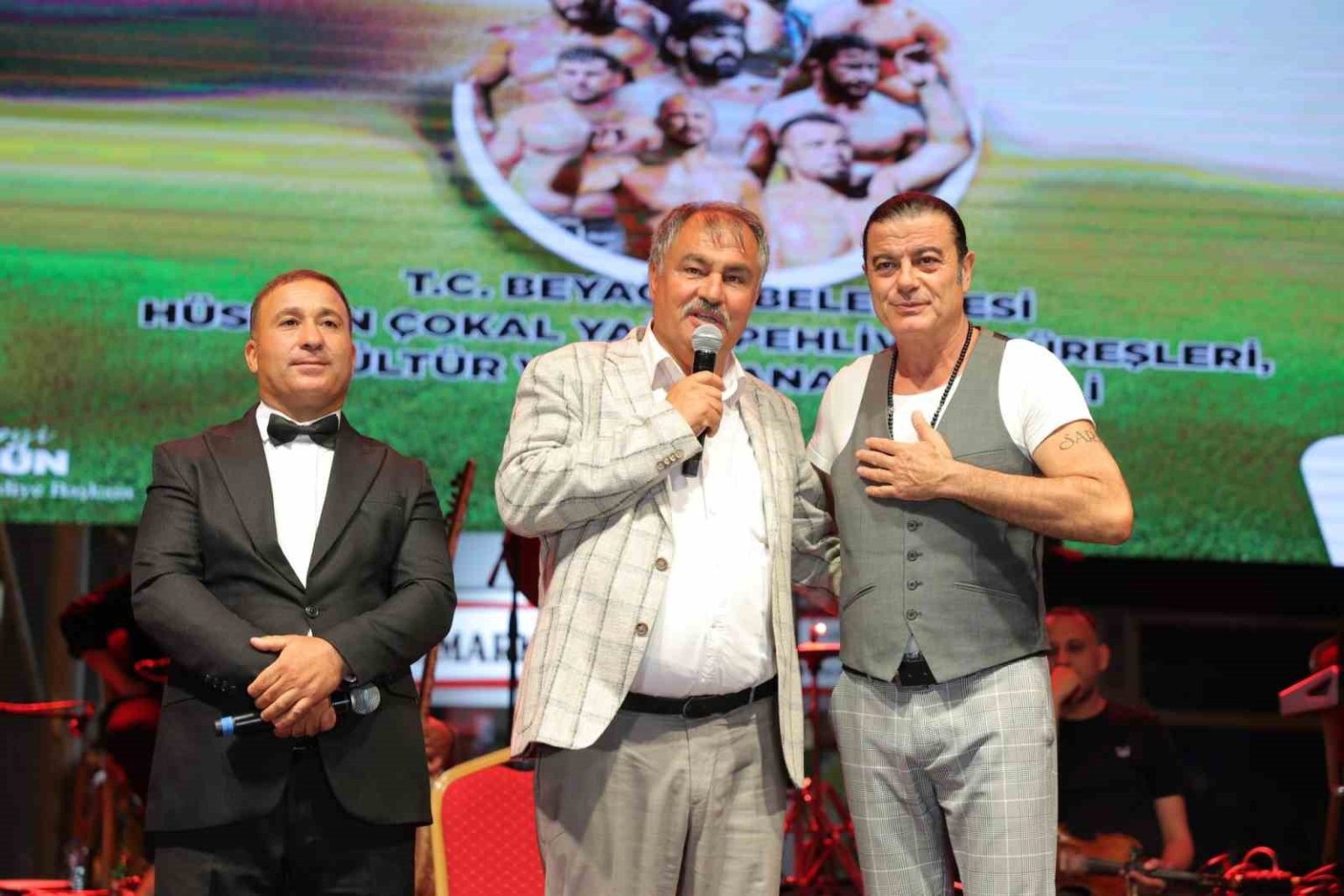 baskan-putun-yerel-sanatcilara-sahip-cikarak-gonulluleri-fethetti