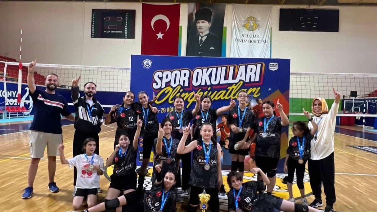 bozkir-midi-voleybol-takimi-namaglup-sampiyon-oldu