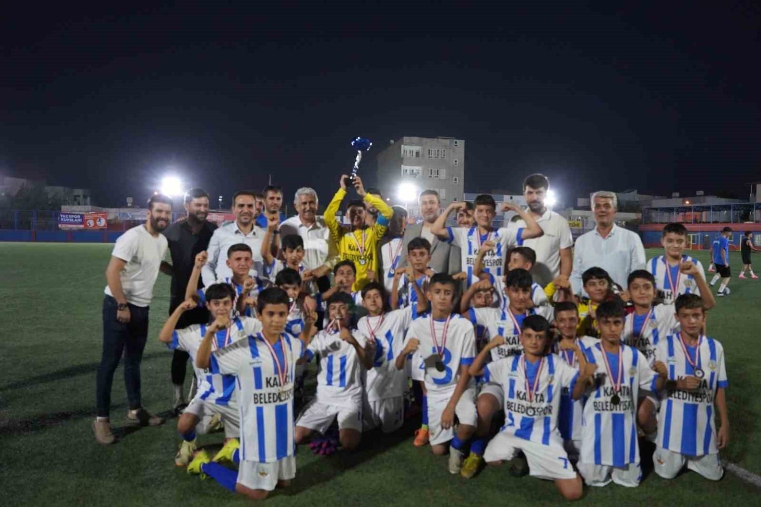 kahta-belediyespor-u-13-takimi-adiyaman-bolge-sampiyonu-oldu
