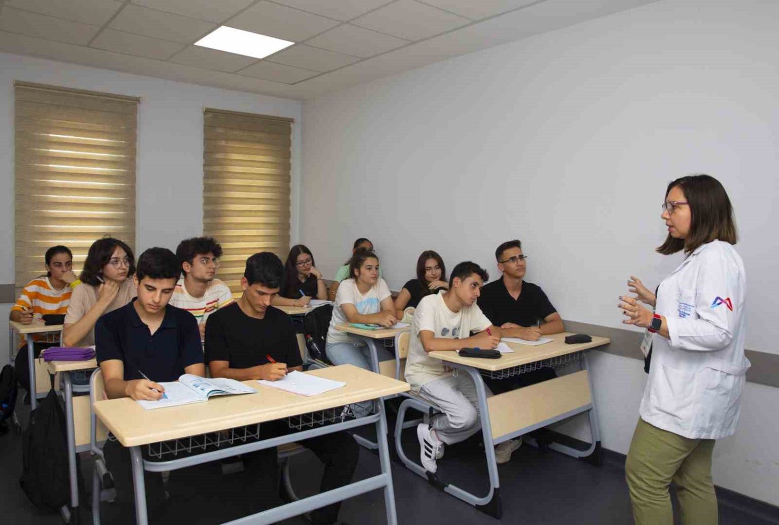 mersinde-bin-554-ogrenci-ucretsiz-kurslarla-universiteli-oldu