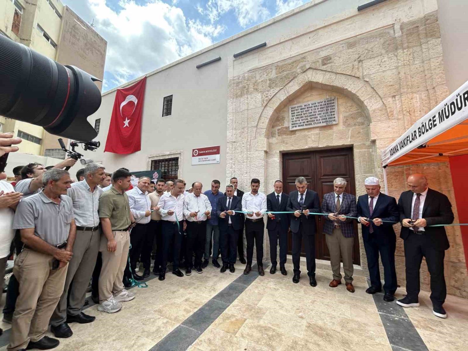 tarihi-melik-tahir-camii-tamamlanan-restorasyon-calismalarinin-ardindan-yeniden-ibadete-acildi