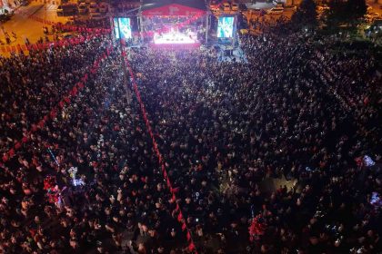 turk-halk-muzigi-sanatcilari-zafer-bayramina-ozel-konserde-sahne-aldi