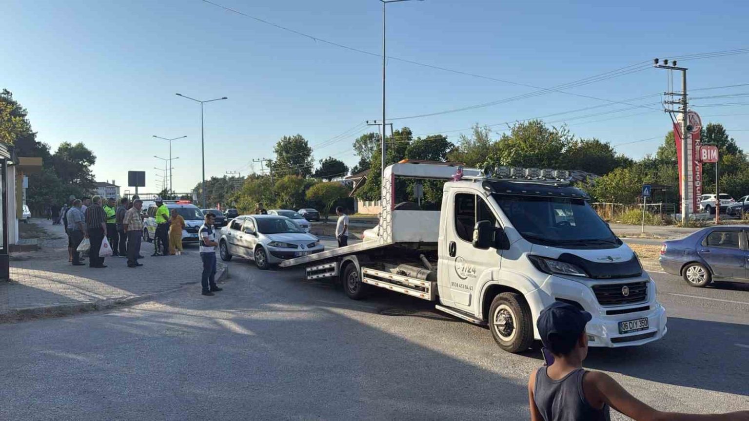 yayaya-yol-vermek-istedi-3-arac-birbirine-girdi
