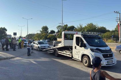 yayaya-yol-vermek-istedi-3-arac-birbirine-girdi