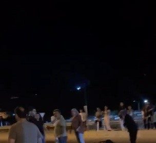 yolun-karsisina-gecmeye-calisan-anne-ve-kiz-cocuguna-otomobil-carpti