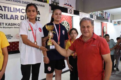 zafer-bayrami-dart-turnuvasinda-oduller-sahiplerini-buldu