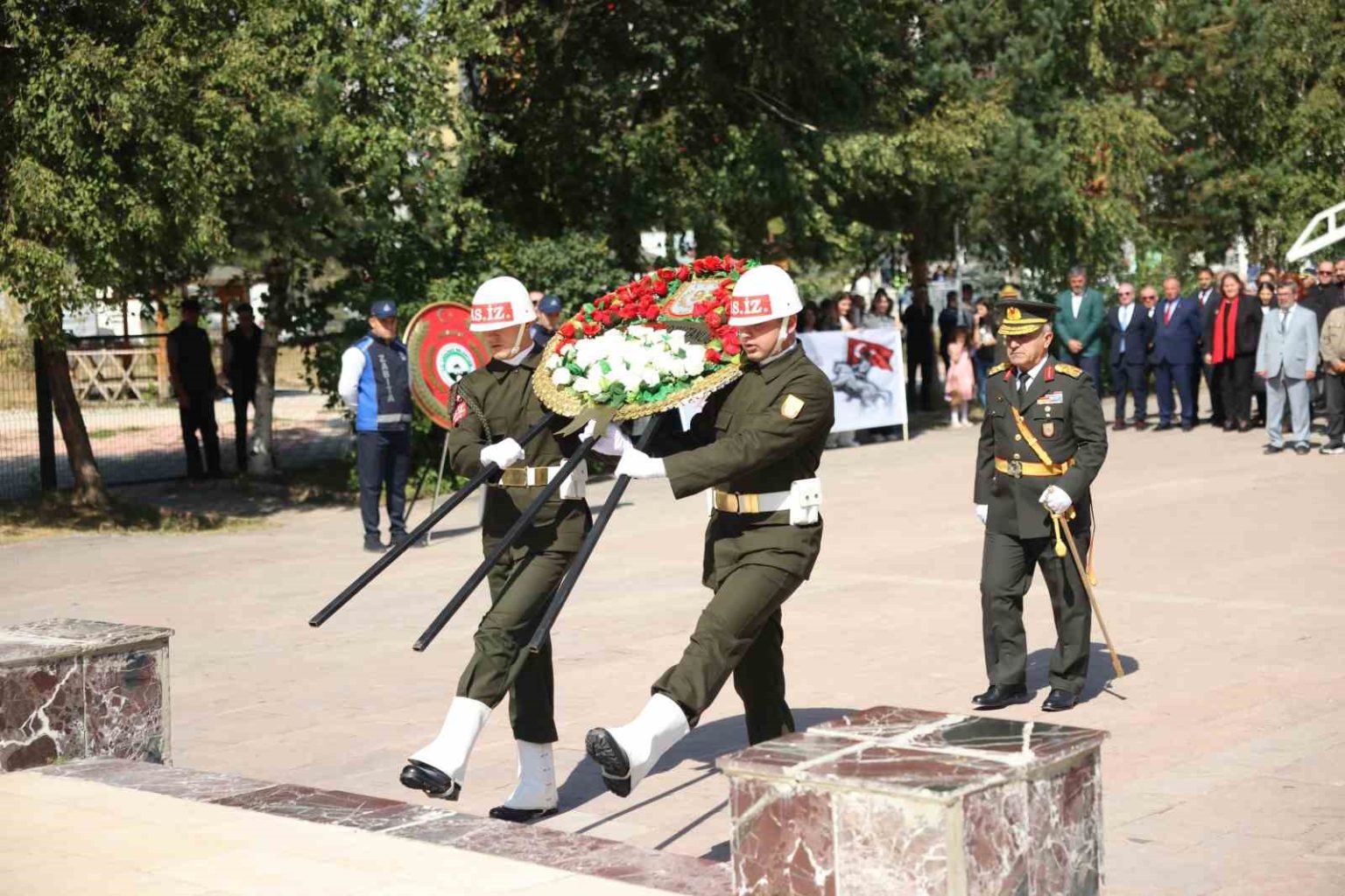 ardahanda-30-agustos-zafer-bayrami-coskusu