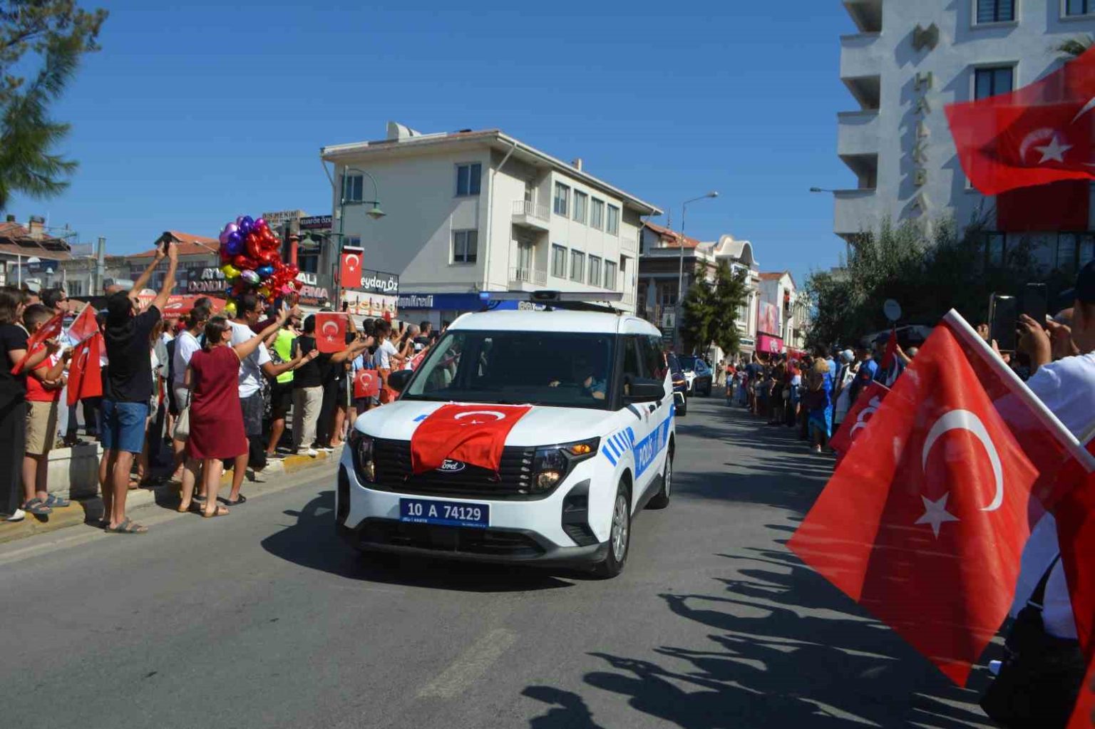 ayvalikta-zafer-bayraminin-103-yildonumu-coskusu
