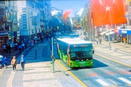 chpli-denizli-buyuksehirde-skandal-30-agustos-unutuldu-otobuslere-bayrak-asilmadi
