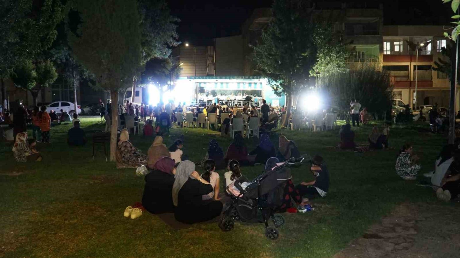 haliliyede-yaz-konserleri-coskusu-suruyor