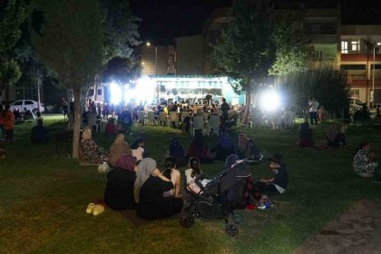 haliliyede-yaz-konserleri-coskusu-suruyor