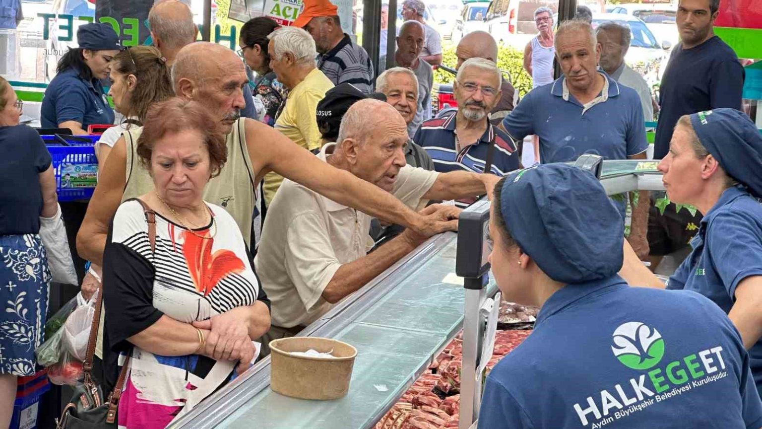halk-ege-ette-30-agustos-indirimi-yogun-ilgi-gordu