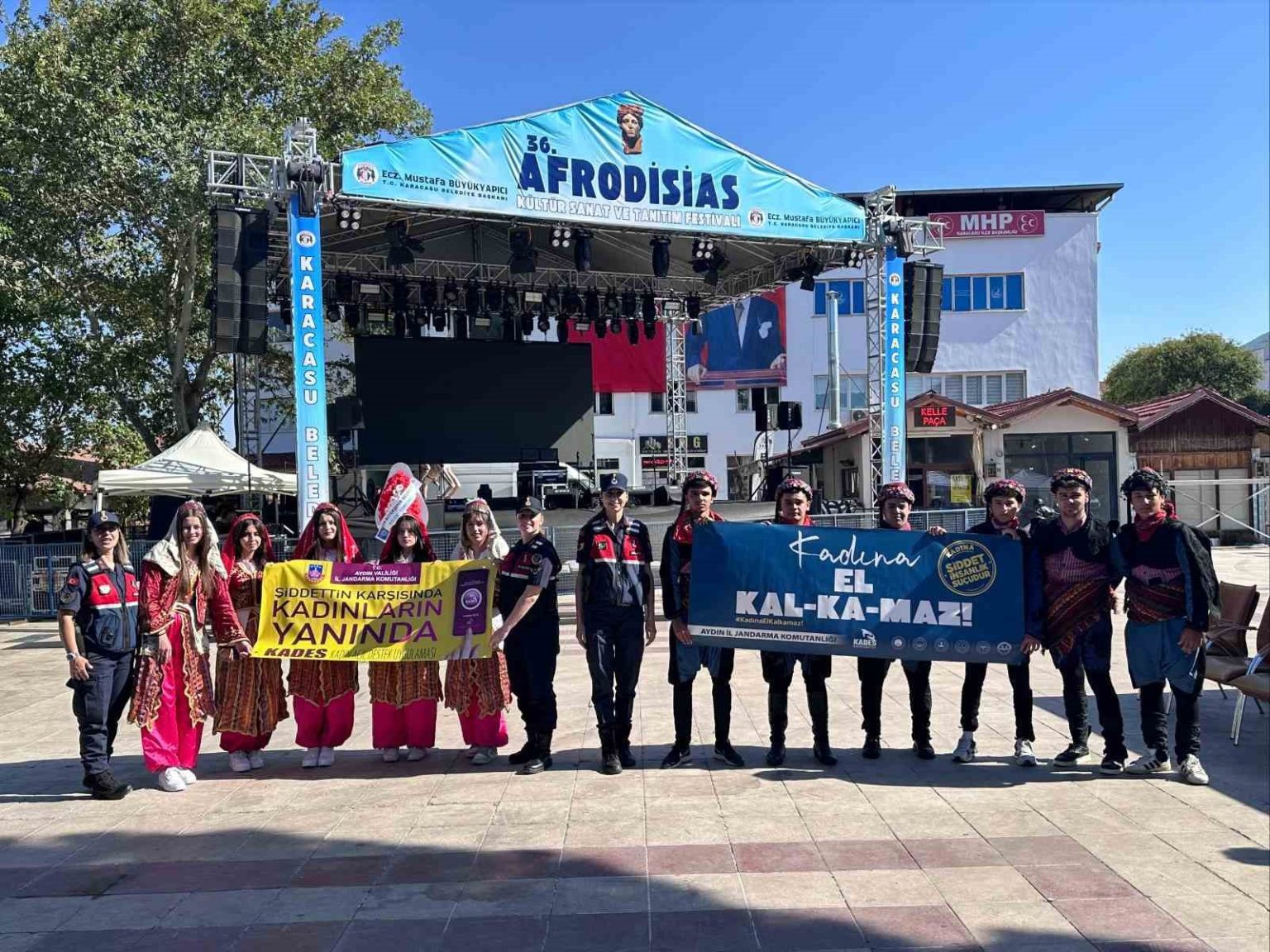 jandarma-festivalde-kades-uygulamasini-tanitti