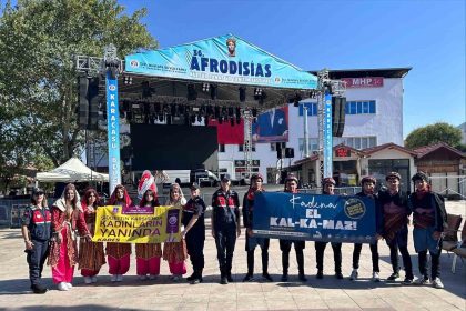 jandarma-festivalde-kades-uygulamasini-tanitti