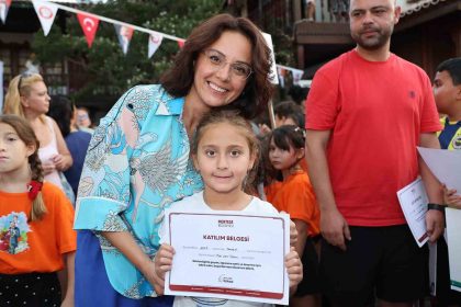 mentese-belediyesi-yaz-kurslari-coskulu-etkinlikle-sona-erdi