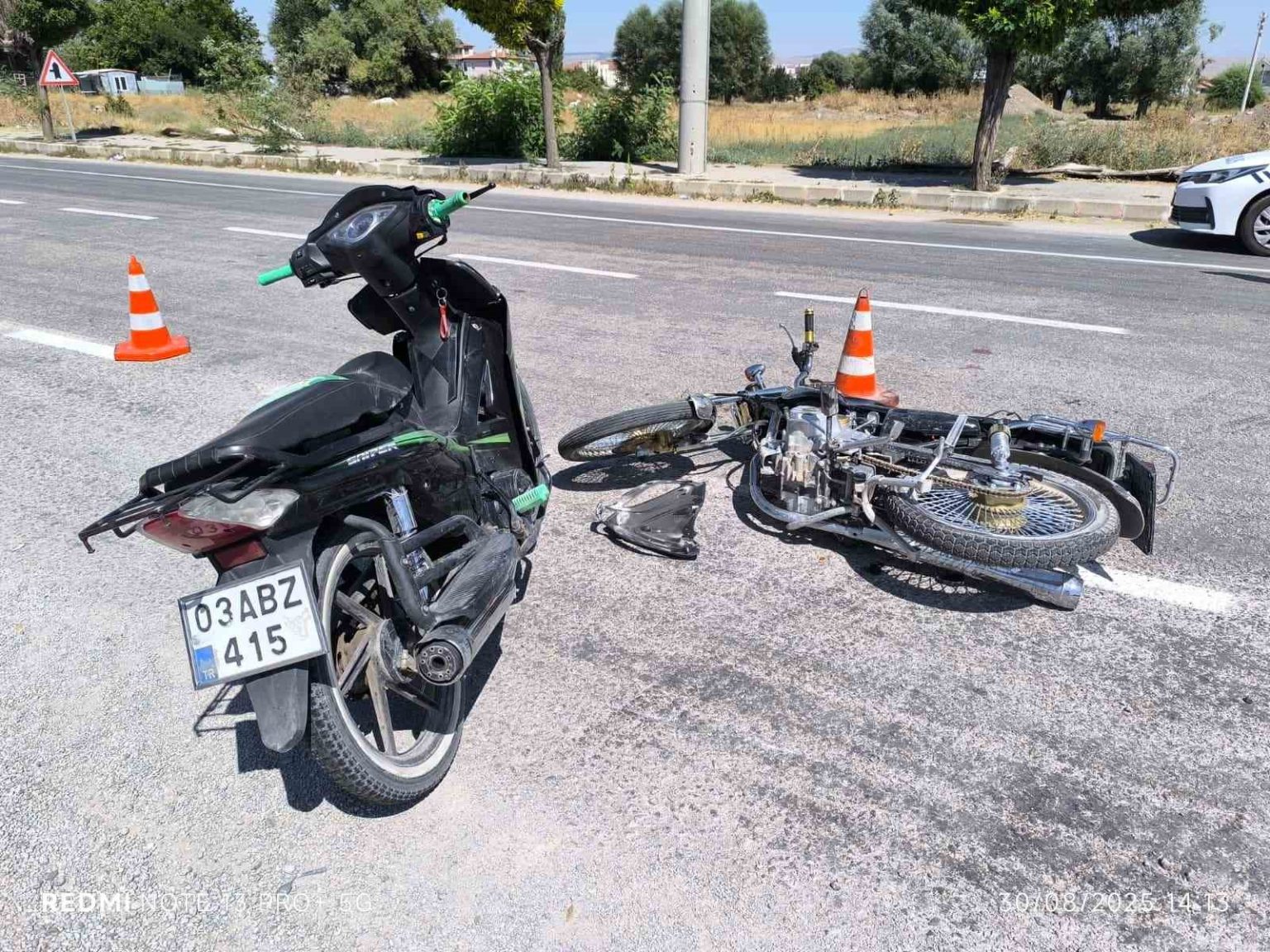 motosikletlerin-carpistigi-kazada-suruculer-yaralandi