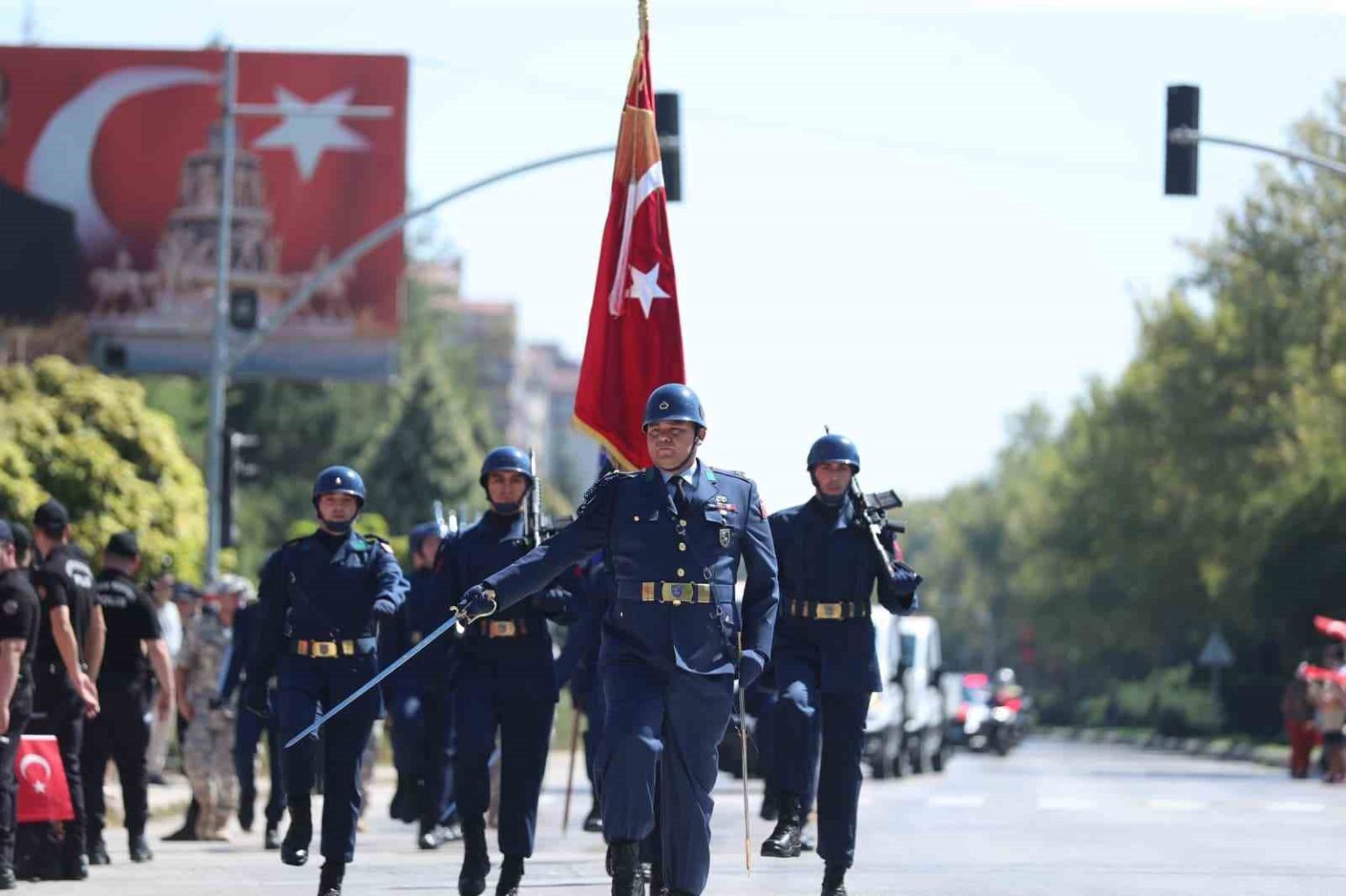 zafer-bayrami-resmi-gecit-toreni-ile-coskuyla-kutlandi