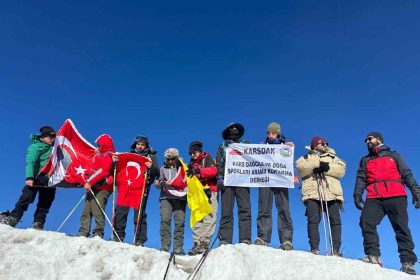 12-sporcu-30-agustosta-agri-daginin-zirvesine-ulasti