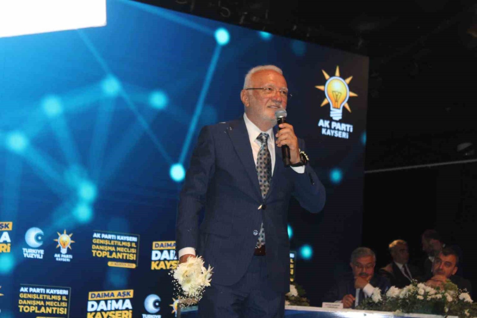 ak-parti-genel-baskanvekili-elitas-balya-balya-paralarla-teskilatini-satin-almaya-calisan-bir-siyasi-parti-ana-muhalefet-partisi-olamaz