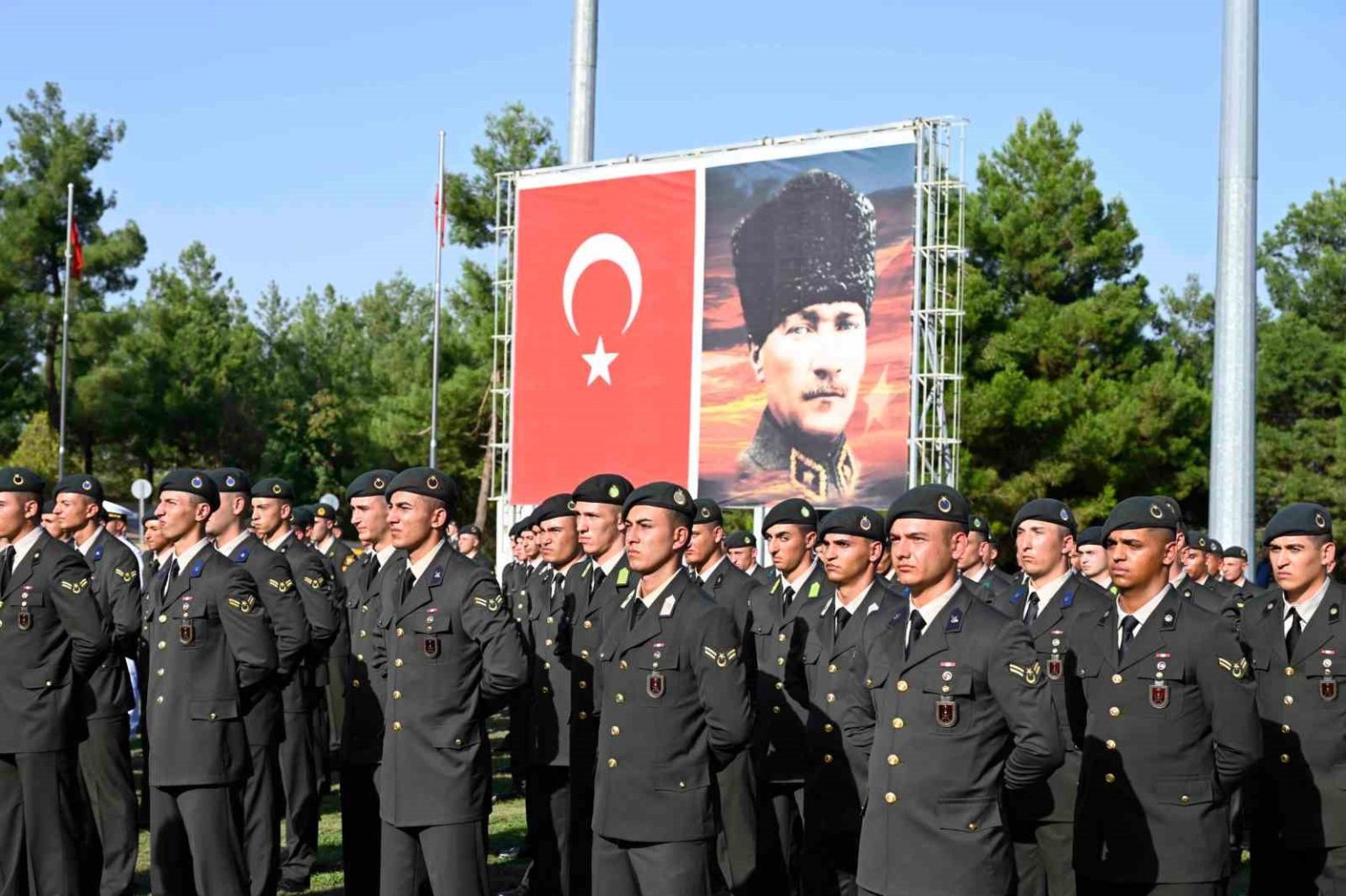 astsubay-meslek-yuksekokulu-diploma-ve-sancak-devir-teslim-toreni-duzenlendi