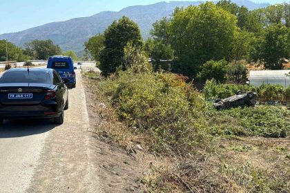 carpisan-otomobillerden-biri-takla-atip-bahceye-uctu-1i-agir-5-yarali