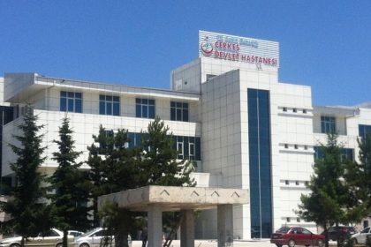 d100de-kontrolden-cikan-hafif-ticari-sarampole-devrildi-2si-cocuk-4-yarali
