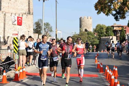 dunyanin-ilk-asya-ve-avrupa-triatlon-sampiyonasi-istanbulda-yapildi
