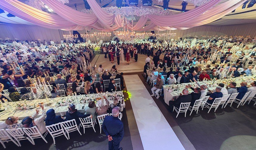 elazigda-is-siyaset-ve-sanat-dunyasi-bu-dugunde-bir-araya-geldi