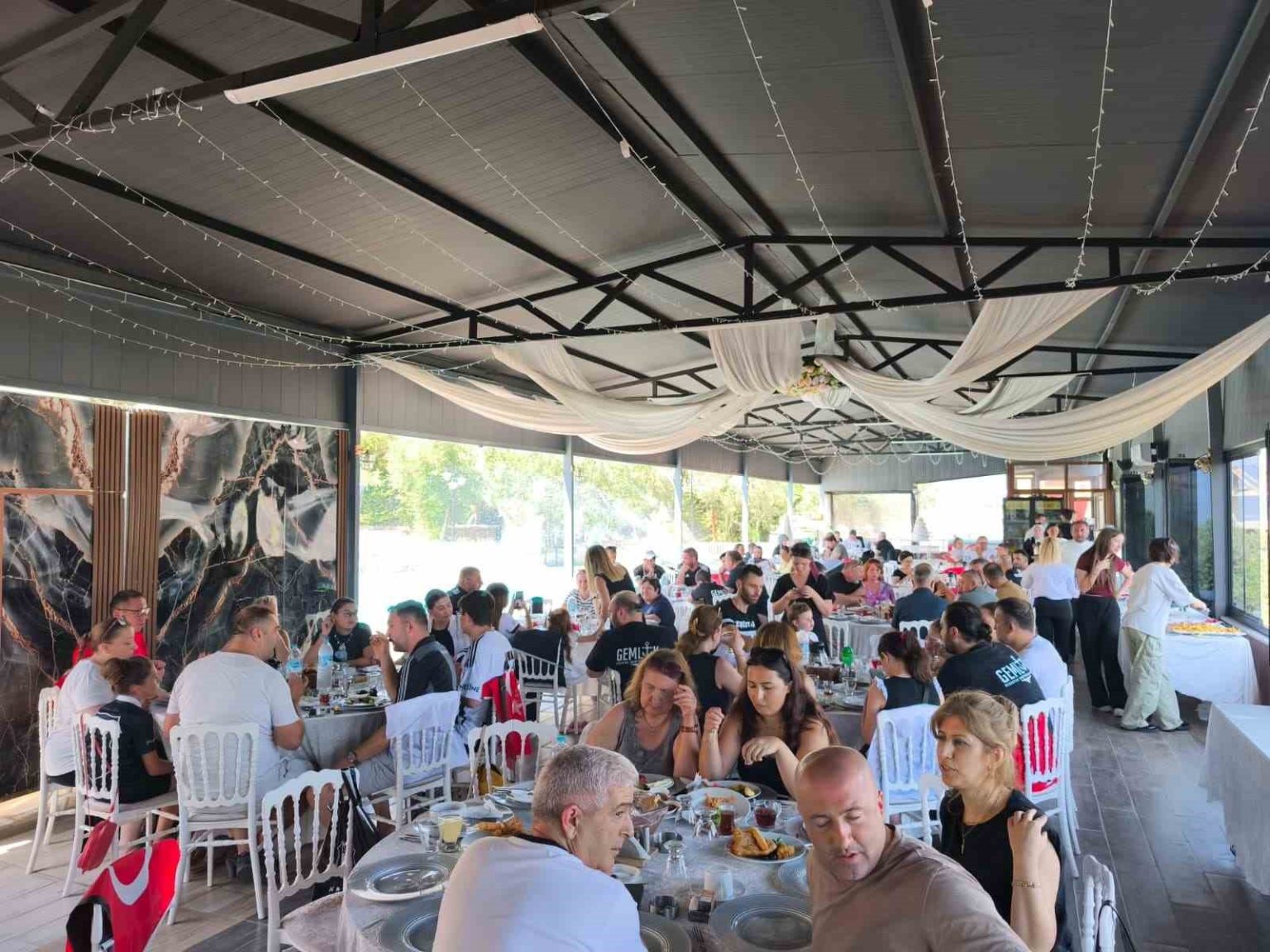 gemlik-besiktaslilar-dernegi-uyeleri-kahvaltida-bulustu