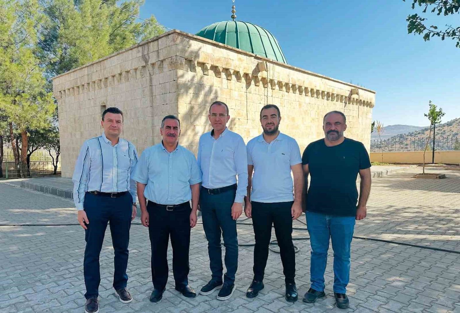 guzel-ve-beraberindekiler-sad-bin-ebu-vakkas-turbesini-ziyaret-etti