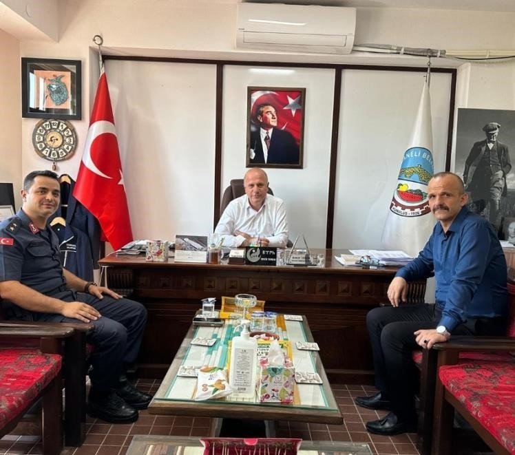 ilce-jandarma-komutani-soy-belediye-baskani-torunu-makaminda-ziyaret-etti