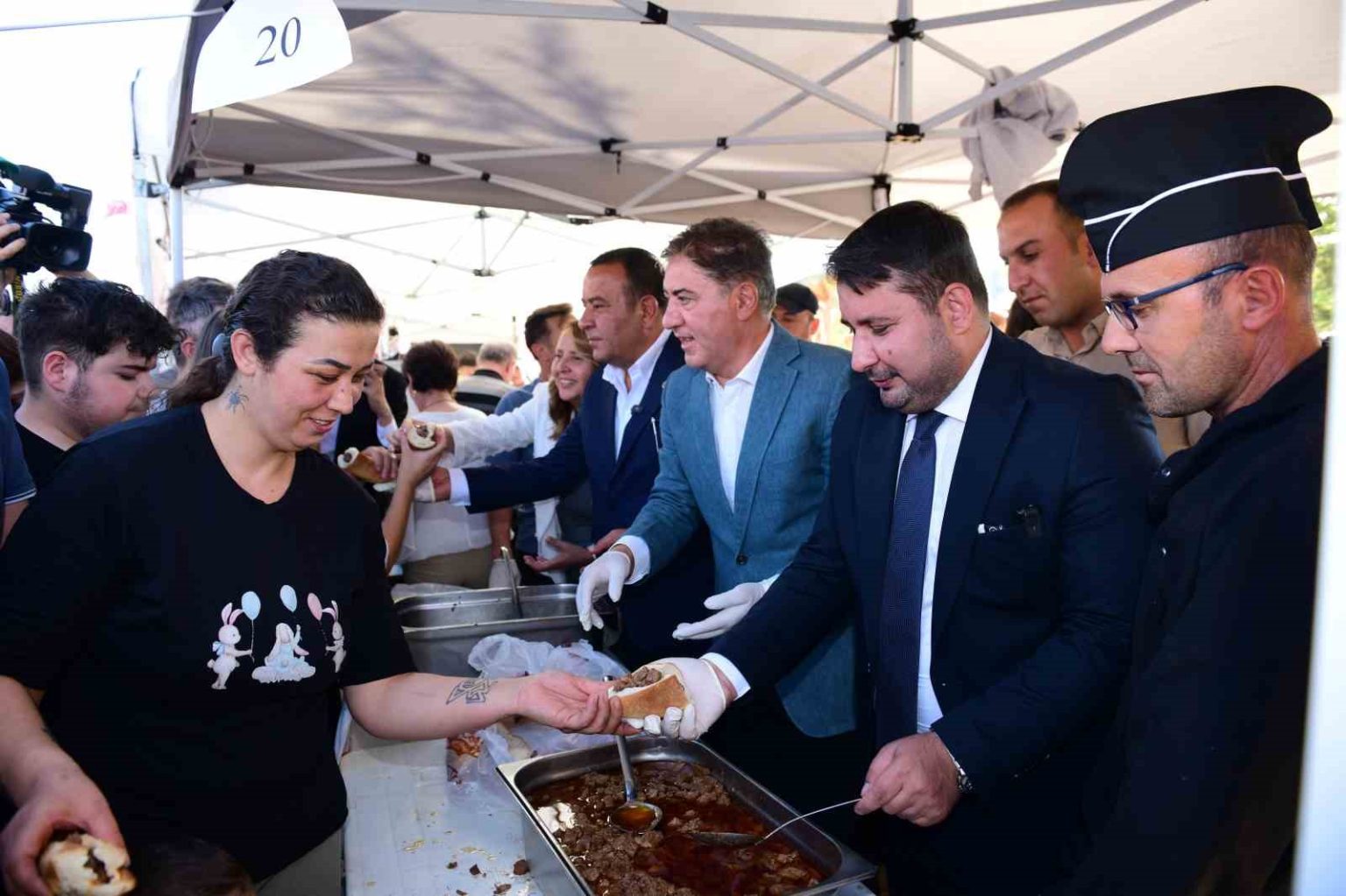 kahramankazan-belediye-baskani-cirpanoglundan-emir-can-igreke-kavun-ikrami