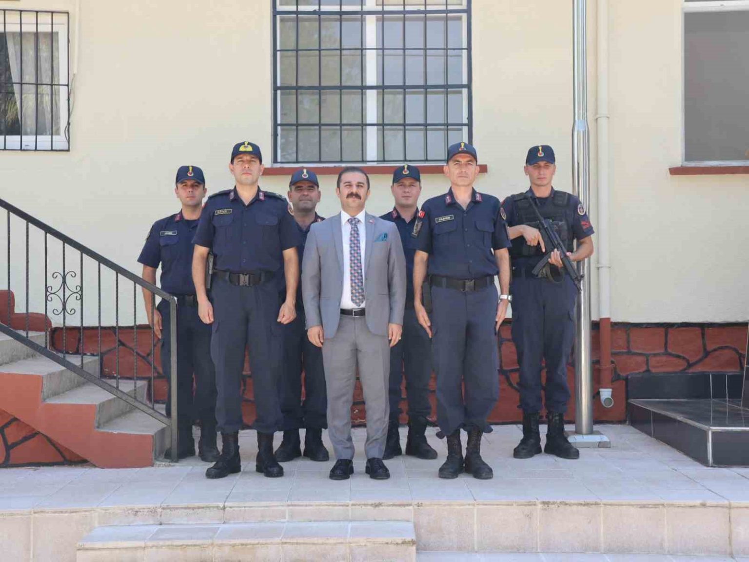 kocarli-kaymakami-taskin-jandarma-personeli-ile-bir-araya-geldi