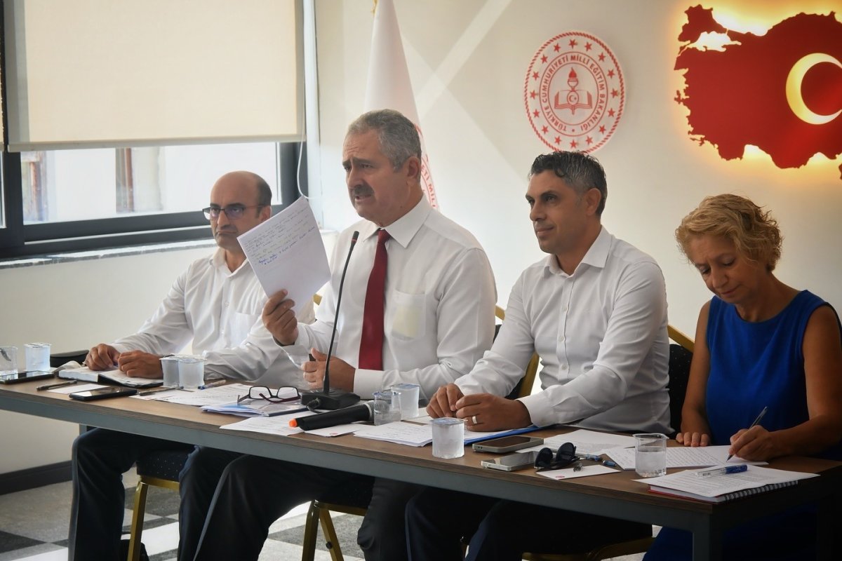 kusadasinda-sene-basi-mudurler-kurulu-toplantisi-yapildi