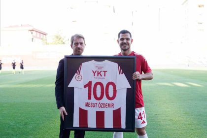 mesut-ozdemir-pendikspor-formasiyla-100-macina-cikti
