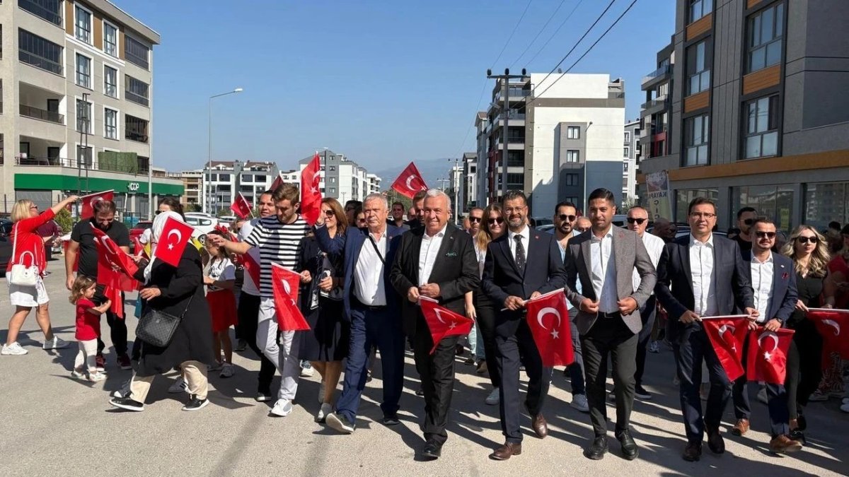 niluferde-coskulu-30-agustos-zafer-bayrami-yuruyusu