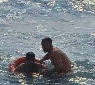 serinlemek-icin-denize-giren-12-yasindaki-cocuk-hayatini-kaybetti