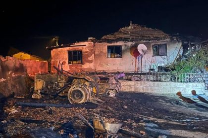 amasyada-evin-garajinda-cikan-yanginda-otomobil-ve-traktor-kullanilmaz-hale-geldi