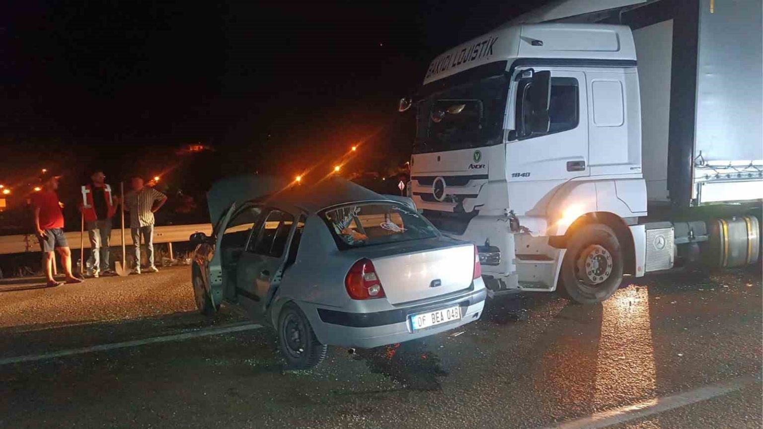 kirikkalede-tir-ile-otomobil-carpisti-6-yarali